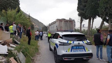 Korkunç kaza! Çöp toplama aracının çarptığı personel yaşamını yitirdi
