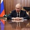 Rusland meldt zelfdoding transportminister, uren na diens ontslag door Poetin