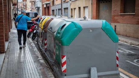 Viladecans atenúa su plan de residuos y apuesta por contenedores inteligentes