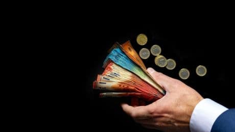 Los tres malos hábitos que se comen tu ahorro cada mes