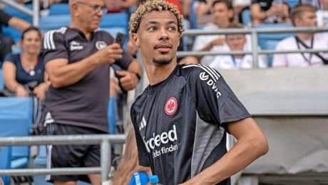 Bevorstehender Rekordtransfer: Hugo Etikités Abgang in Badelatschen
