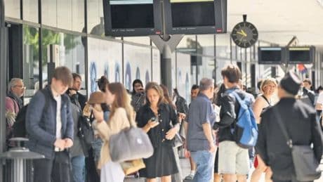 Fransa’da elektrik gitti, hayat durdu
