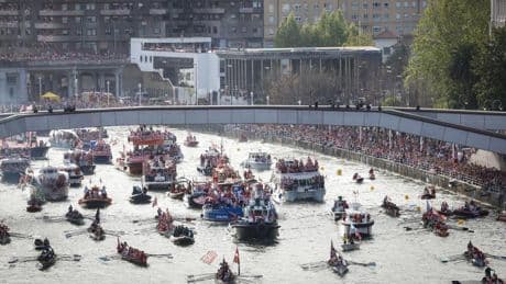 Por el río Nervión bajaba una Gabarra