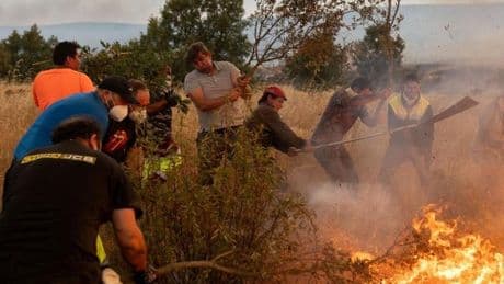 Un voluntario y un mecánico rumano que ayudaba a un amigo, los muertos de los incendios que devastan España