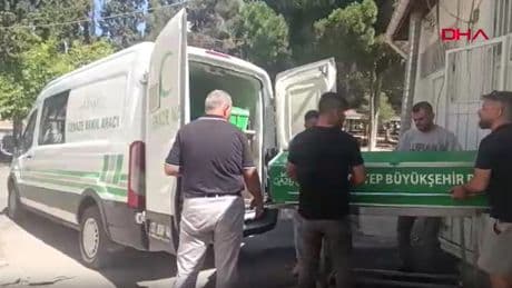 Ranzaya asılı bornoz ipi boğazına dolanan Özlem öldü
