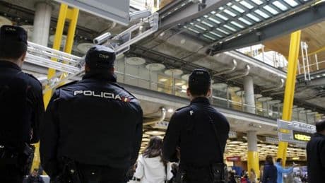 Una trabajadora del Aeropuerto de Barajas denuncia un robo con violencia al salir de su jornada