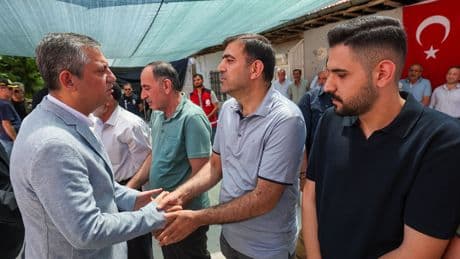 CHP Genel Başkanı Özel, şehit ailesini ziyaret etti