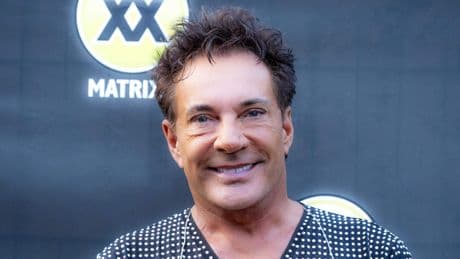 Ondanks bezoek aan eerste hulp: Gerard Joling zet optreden door