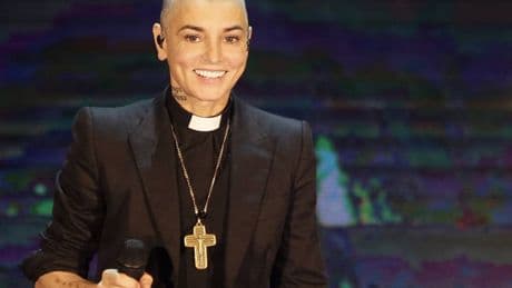 Gli abusi, il disturbo bipolare, l'islam: la tormentata vita di Sinead O'Connor