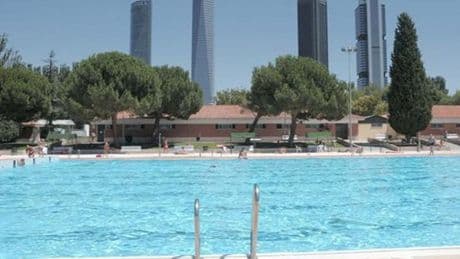 Al no tener Madrid playa se agotaron las 70.000 entradas a piscinas públicas el fin de semana