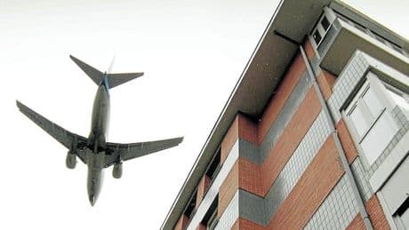A dónde van los 141 aviones que sobrevuelan Bizkaia cada día a gran altura