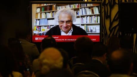 Amin Maalouf gana el premio Premio FIL de Literatura y alerta de que el mundo vive "el período más peligroso de la historia"
