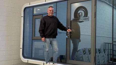 Jan Eskenazi, experto en casas prefabricadas: “Puedes conseguir una vivienda llena de comodidades desde 30.000 euros. Lo mejor es que desde el principio sabes cuánto te va a costar, tardar y qué calidades tendrá”
