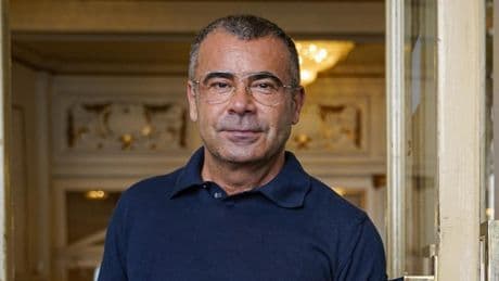 La casa de 1,5 millones de euros que Jorge Javier Vázquez compró en Madrid como refugio fuera de los platós: 5 baños, gimnasio privado y piscina con 'chill out'