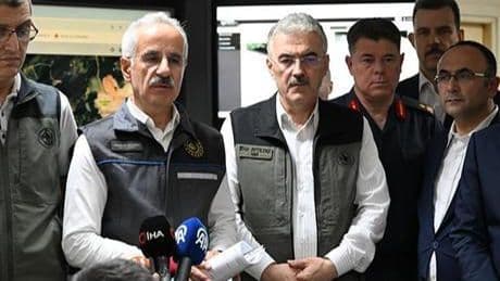 Bakan Uraloğlu'ndan Bursa yangını açıklaması: 2 mahallemiz boşaltıldı