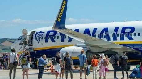 Ryanair elimina un millón de asientos un mes después de firmar con Foronda