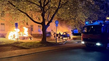 „Angriff auf uns alle“ - Brandstifter fackeln Autos der Bundeswehr ab