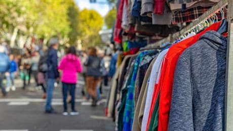 Spain holiday hotspot slaps tourists with £640 fine if they make street seller mistake