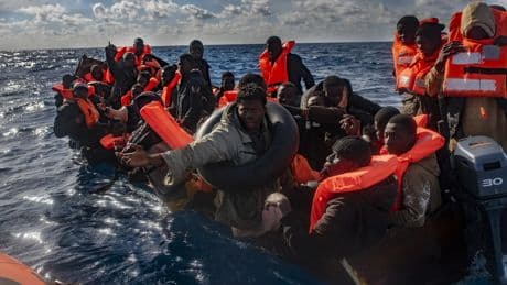 Desaparecen al menos 60 migrantes en el Mediterráneo tras el naufragio de dos pateras