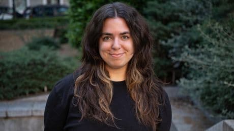 Hacer las paces con el pueblo, la sencilla arma de Sara Riveiro contra la asfixia adolescente en el rural