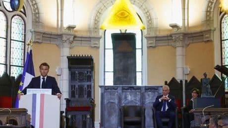 Devant les francs-maçons, Emmanuel Macron défend l’esprit de liberté de la laïcité
