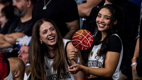 Ein ganz neues Gesicht - BILD erklärt unseren Spielerfrauen-Block