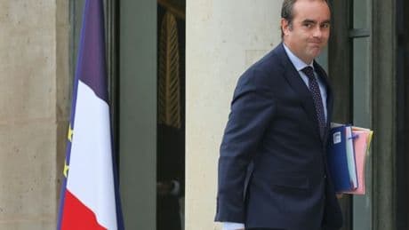 Le Premier ministre Sébastien Lecornu annonce qu'il va revenir sur "la suppression de deux jours fériés"