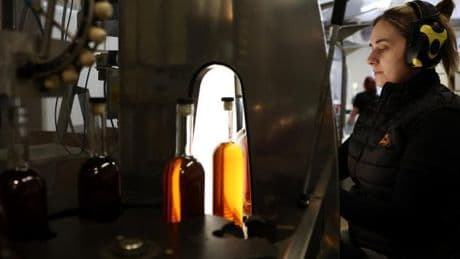 Fragilisée par les taxes américaines et chinoises, la filière du cognac s’interroge sur son avenir