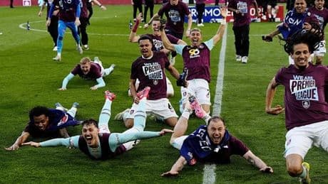 Leeds United ve Burnley Premier Lig'e yükselmeyi garantiledi!