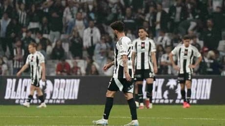 Beşiktaş'ta sezon "farklı" başladı, hayal kırıklığıyla bitti