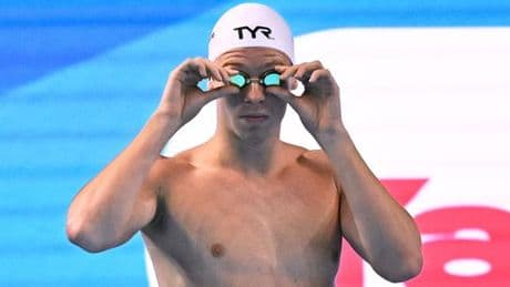 Léon Marchand, désormais septuple champion du monde, aspire à « sortir de sa zone de confort » pour durer