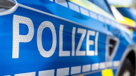 Landkreis Alzey-Worms: Betrunkener fährt durch Mauer und verletzt sich schwer