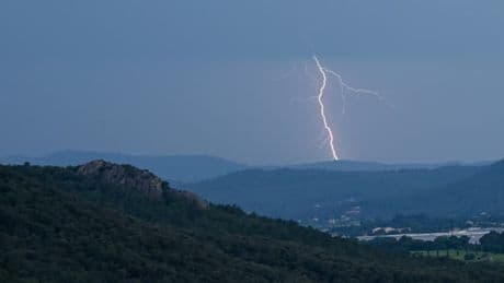 "Des pluies intenses": le département du Rhône placé en vigilance orange "orages" ce vendredi