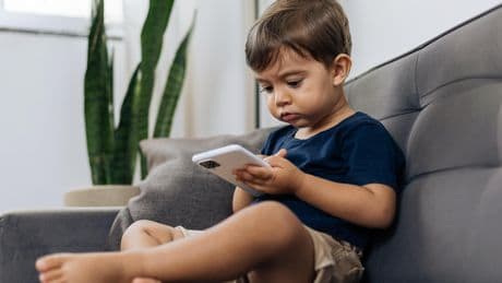 «Interdire les écrans avant six ans : une fausse bonne idée»