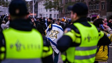 Waarom werd Amsterdamse politie totaal overvallen door Jodenjacht? ’Achteraf kun je inderdaad zeggen dat er aanwijzingen waren’