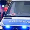 Täter auf der Flucht: Mann in Lokal in Berlin schwer verletzt – Polizei findet Schusswaffe