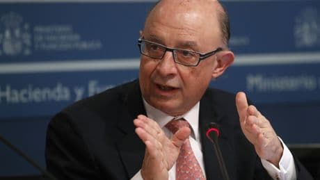 Un juez imputa a Montoro por favorecer a empresas gasistas cuando era ministro de Hacienda