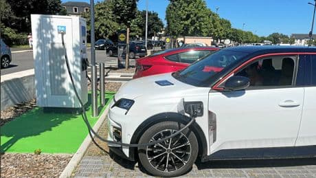 Passer à la voiture électrique : les Français ont-ils tort d’avoir peur ?