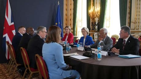 Le Royaume-Uni et l’Union européenne concluent un partenariat sur la sécurité et la défense, cinq ans après le Brexit