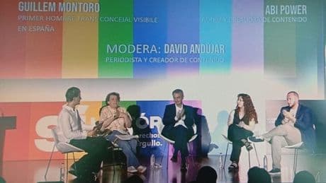 Zapatero reprocha a los obispos que no pidieran elecciones con Franco, «al que llevaban bajo palio»
