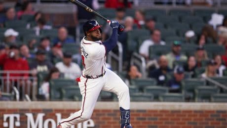 Yankees add Bryan de la Cruz off waivers to fill depth need