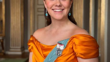 Princess Isabella of Denmark divides fans as she’s seen clutching her iPhone in official portrait: ‘This is silly’