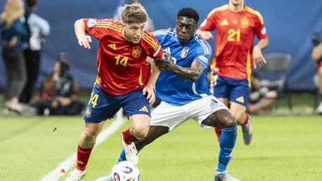 España firma las tablas y el liderato contra una Italia que amenazó al final