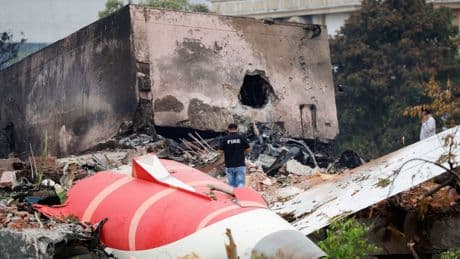 Aereo caduto in India, cancellati altri voli internazionali  del Boeing 787-8 Dreamliner
