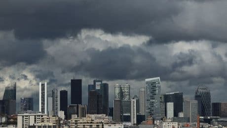 "Comme un voilier qui cherche les vents favorables": les entreprises bringuebalées dans la tempête des chocs politiques et internationaux
