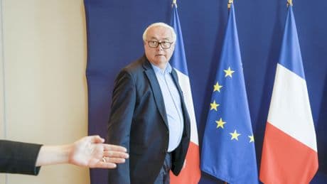 ​​​​​​​STMicroelectronics, champion franco-italien des puces électroniques, en plein décrochage : la stratégie de Jean-Marc Chéry contestée