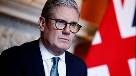 Royaume-Uni : Keir Starmer voit long terme au risque de tout perdre