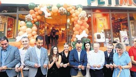Evcil hayvanlar için ilk mağazasını açtı