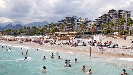 Konyaaltı'da deniz suyu sıcaklığı 31 derece