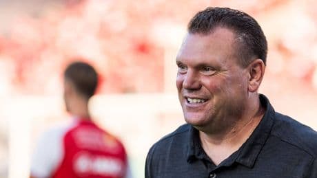 Rot-Weiss Essen: Uwe Koschinat mit Ritual vor Spiel gegen Borussia Dortmund
